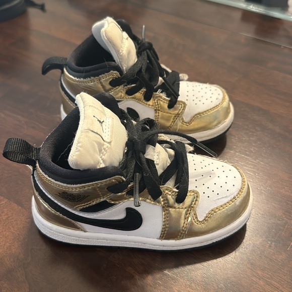 Nike Air Jordan 1’s - Picture 2 of 4